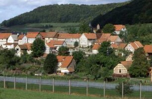 Innerdeutsche Grenze, Blick von Hessen auf ein DDR-Dorf im Eichsfeld (Asbach???), Foto von 1985