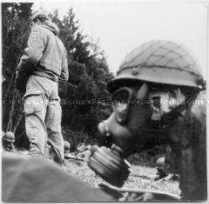 Soldat mit Gasmaske