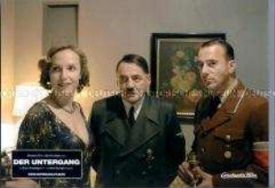 Werbeblatt zum Film "Der Untergang" - Szenenfoto: Hitler, Speer und Eva Braun