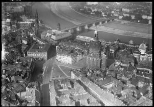 Dresden, Neumarkt : Dresden. Neumarkt mit Frauenkirche und Umgebung von Südosten. Luftbild-Schrägaufnahme