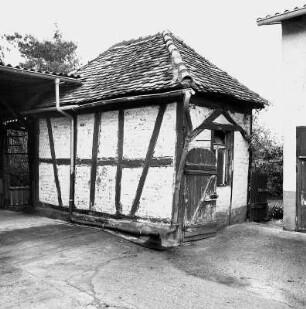 Ehem. Spritzenhaus; Wöllstadt, Kleine Burggasse 9