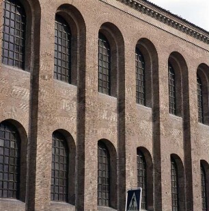 Trier. Basilika. Detail der Westfassade