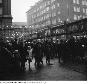 Weihnachten - Verschiedenes: Rathaus - Weihnachtsmesse, Striezelmarkt, Baumverkauf, Weihnachtsfeier, Altmarkt 21, Landhaus, Jugendklub WBA 361 Weihnachtsfeier