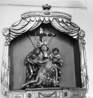 Pietà : Pietà. Holz, geschnitzt, gefaßt (1784). Benningen Kreis Unterallgäu, Katholische Pfarrkirche Sankt Petrus und Paulus