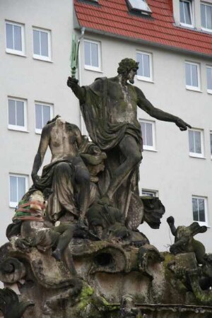 Neptunbrunnen : Neptunbrunnen. Sandstein; Breite ca. 40 m (1746; L. Mattielli; Z. Longuelune). Neptun. Dresden-Friedrichstadt, Garten des Marcolini-Palais