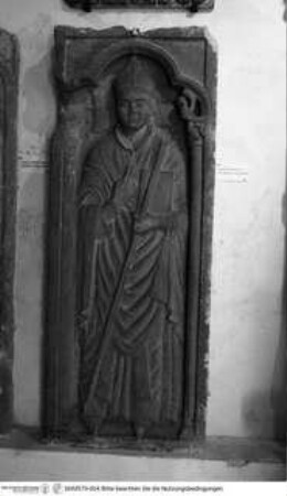 Grabplatte eines Erzbischofs