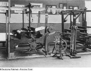 Handwebstühle und Spinnrad. Großröhrsdorf: Technisches Museum der Bandweberei