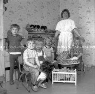 Serie Kolleginnen und Kollegen, Bürger der DDR - Krippenleiterin
