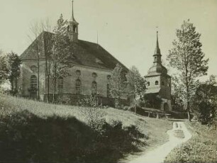 Lawalde. Kirche und Glockenturm