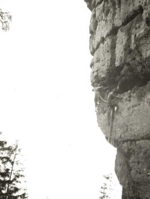 Sächsische Schweiz. Großer Zschand, Goldstein. Seilschaft K. Gonda/ W. Müller am Eckweg (VIII b)
