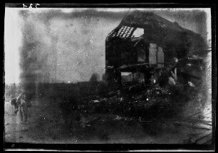 [Illies (?) (Dep. Nord, Frankreich)]: Gebäuderuine