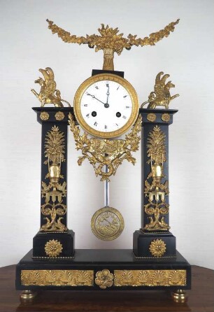 Pendule (Portaluhr)
