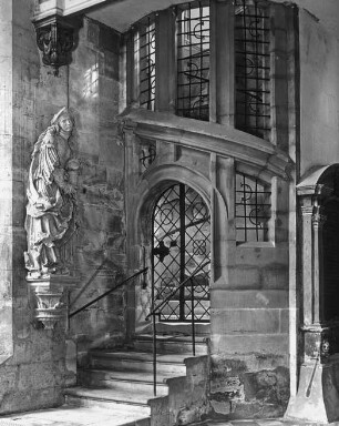 Halle (Saale), Dom, urspr. Dominikaner-Klosterkirche St. Pauli, Inneres, Südwand, Chorpfeiler, Maria Magdalena, dahinter südöstl. Emporenzugang; Umbauten 1519-1526 nach Erhebung zum Neuen Stift