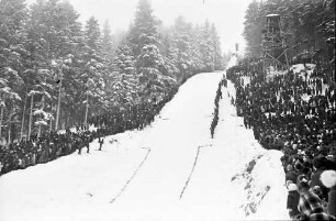Hinterzarten: gesamte Sprungschanze, von unten