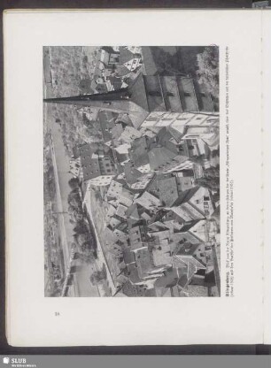 Klingenberg. Blick von der Ruine Klingenburg, an deren Hängen der berühmte "Klingenberger Rote" wächst, über das Städtchen mit der katholischen Pfarrkirche (erbaut 1518) un dem Gutshof der Freiherren von Mayrhofen (erbaut 1563)