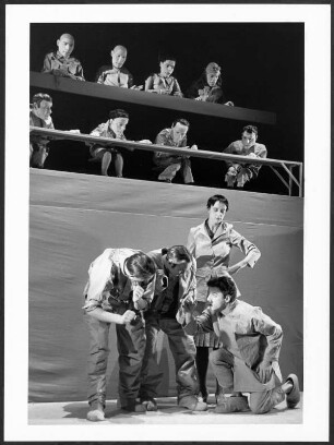 Bild der Studioinszenierung "Die Maßnahme" an der Hochschule für Schauspielkunst Ernst Busch