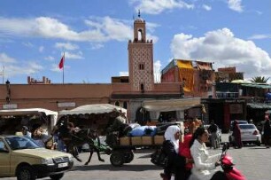 Platz Djemaa el-Fna : Teilansicht des Platzes Djemaa el-Fna (orales Weltkulturerbe) in Marrakesch, aufgenommen am 02.11.2008