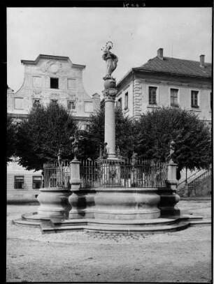 Neuburg an der Donau Karlsplatz Marienbrunnen