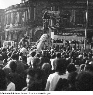 Serie: Chile-Kundgebung mit Krolikowski, Theaterplatz, Kundgebung für Solidarität mit dem chilenischen Volk.
