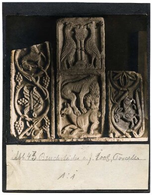 Dom Santa Maria Assunta, Torcello: Bruchstücke eines Frieses mit Tierornamentik aus dem Jahr 1008