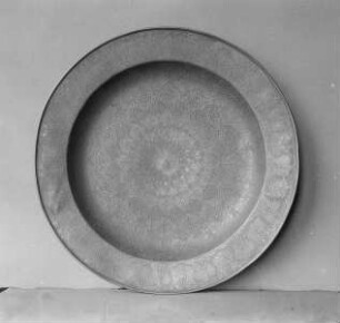 Messingplatte mit orientalischen Ornamenten