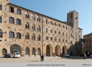 Piazza dei Priori, Volterra