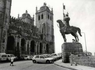 Porto, Kathedrale mit Reiterstandbild des Ritters Vimara Peres