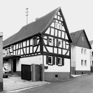 Wöllstadt, Im Holzhain 6