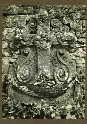 Friedhof. Grabkreuz d. Leining. Stallmeister David Bernhard 1685