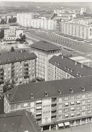 Dresden. Blick vom Rathausturm nach Nordosten über die Wohnblöcke an der Ernst-Thälmann-Straße zu den Neubauten am Pirnaischen Platz