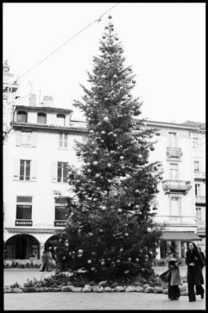 Lugano: Weihnachtsbaum auf dem Piazza della Riforma