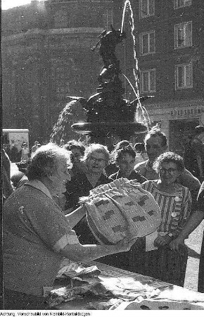 Dresden. Kommunalwahl 1961, u.a. Kundgebung auf dem Altmarkt mit Kurt Hager; Wahlwerbung und Wahlen, 17. September 1961