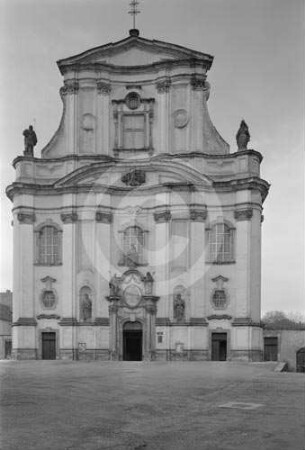 Westfassade der Klosterkirche Liebenthal