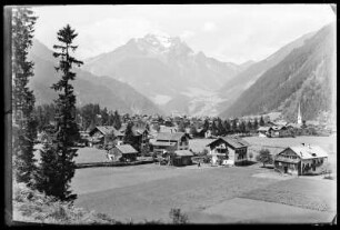 Österreich, Mayrhofen. Stadtteilansicht mit Blick gegen den Grünberg, Tuxer Tal und Zemmtal