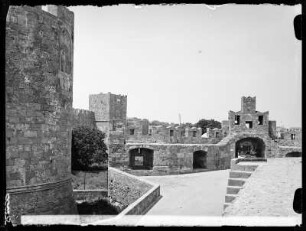 Rhodos, alte Stadtmauer am Hafen