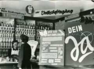 Aushang zur Volksbefragung gegen Wiederbewaffung in einer Chemitzer Konsumgenossenschaft