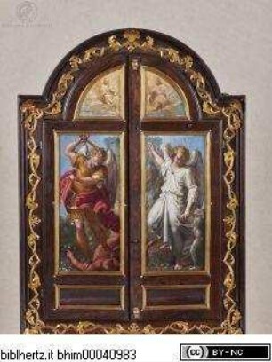 Tragbares Tabernakel, Heiliger Michael, Engel, Gottvater und Christus (Außenseite)