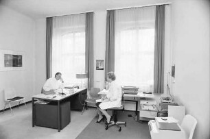 Freiburg: Altes Diakoniekrankenhaus Frauenklinik, Marienstraße; Chefzimmer Prof. Dr. Wagner und Sekretärin