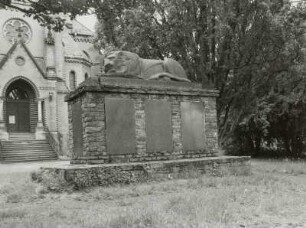 Denkmal für die Gefallenen des 1. Weltkrieges : Denkmal für die Gefallenen des 1. Weltkrieges. Stein (nach 1918). Hartmannsdorf (bei Chemnitz), Kirchhof