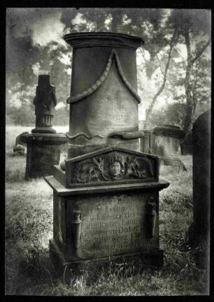 alter Friedhof, Grabstein des Forstinspektors Carl Eickemeyer, 1811. Vergleich 279