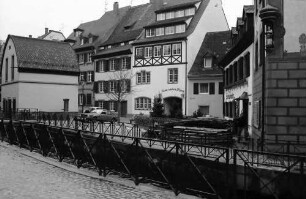 Freiburg: Die Insel, von der Feierling Brauerei aus, Vordergrund Gewerbebach
