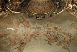 Südseite: Engel in Verehrung der Herrlichkeit Gottes