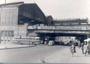 Der Bahnhof Berlin Friedrichstraße