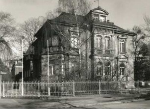 Dresden-Strehlen, Karcherallee 49/Ecke Tiergartenstraße. Villa (um 1885). Straßenansicht (Tiergartenstraße)
