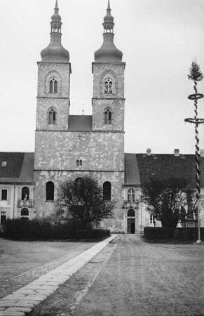 Stift Tepl : Turmfassade der Klosterkirche.