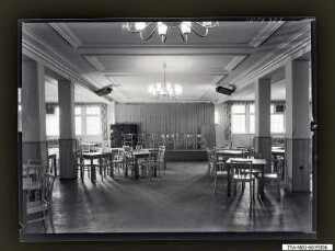 Säulensaal im Kulturhaus mit Bühne, Foto 1960