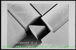 Rasterelektronenmikroskop (REM)-Aufnahme eines optischen Strahlteilers des Instituts für Mikrostrukturtechnik (IMT)