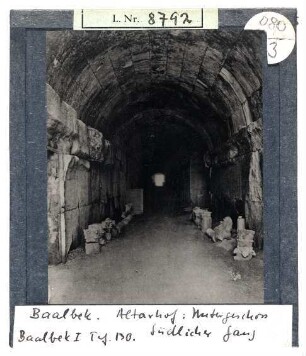Baalbek: Altarhof, Untergeschoss, südl. Gang