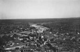 Dresden: Alt- und Neustadt mit östlichen Vorstädten von Südwesten. Luftbild-Schrägaufnahme