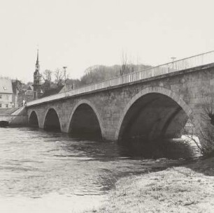 Friedensbrücke (Straßenbrücke über die Saale)